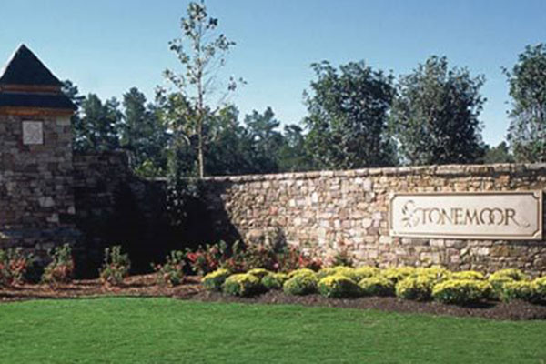 stonemoorentrance cropped